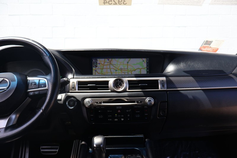 Lexus GS 350 Vehicle Full-screen Gallery Image 28