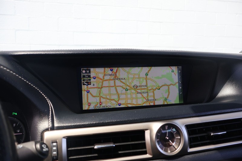 Lexus GS 350 Vehicle Full-screen Gallery Image 29