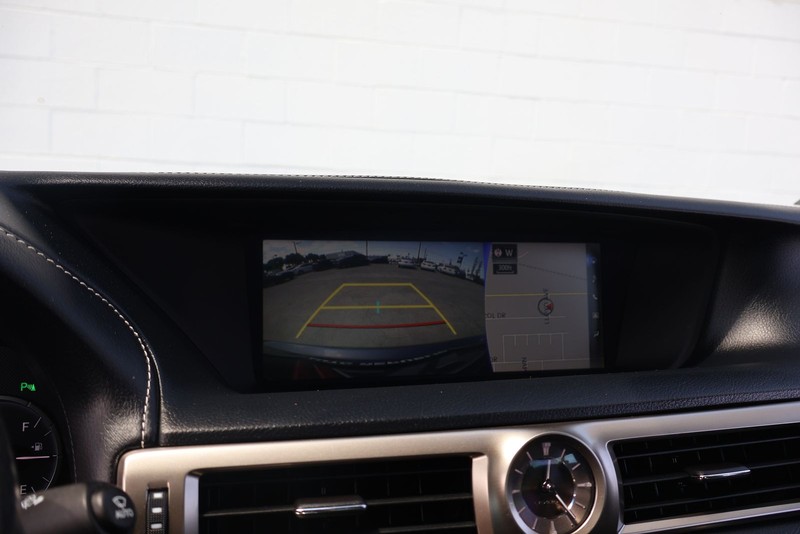 Lexus GS 350 Vehicle Full-screen Gallery Image 30