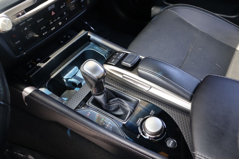 Lexus GS 350 Vehicle Full-screen Gallery Image 31