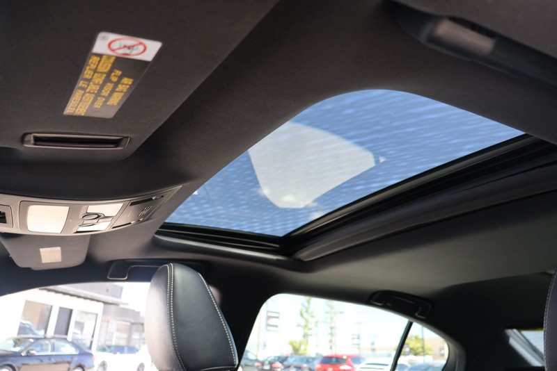 Lexus GS 350 Vehicle Full-screen Gallery Image 32