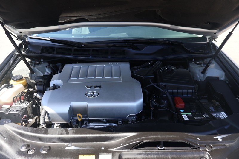 Toyota Avalon Vehicle Full-screen Gallery Image 12
