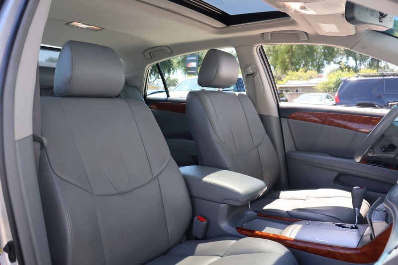 Toyota Avalon Vehicle Full-screen Gallery Image 19