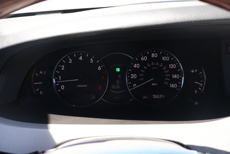 Toyota Avalon Vehicle Full-screen Gallery Image 23