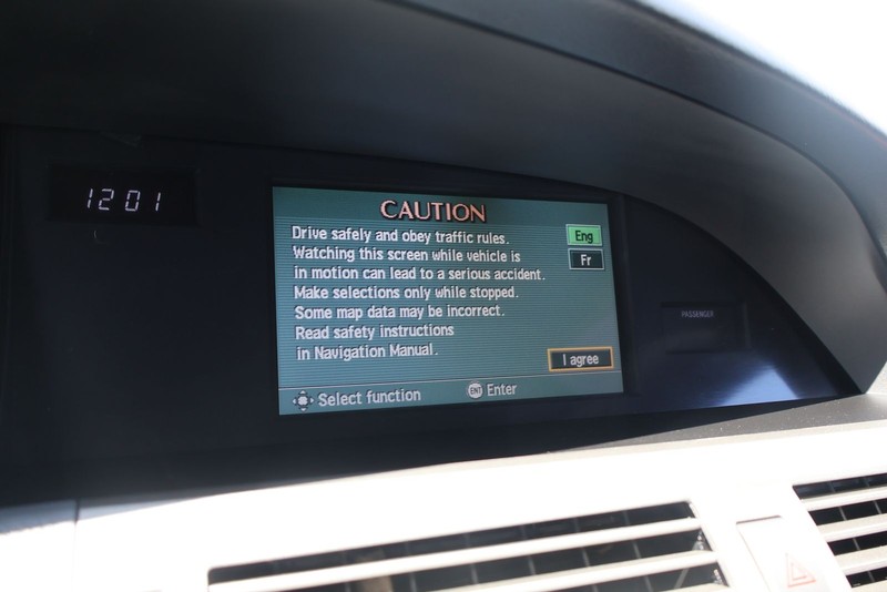 Toyota Avalon Vehicle Full-screen Gallery Image 28