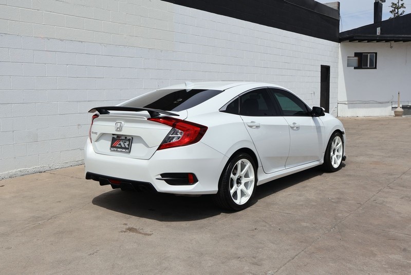 Honda Civic Sedan Vehicle Full-screen Gallery Image 05