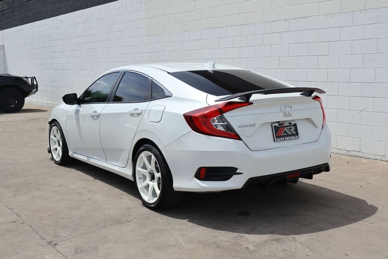 Honda Civic Sedan Vehicle Full-screen Gallery Image 09