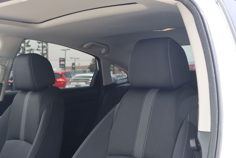 Honda Civic Sedan Vehicle Full-screen Gallery Image 17