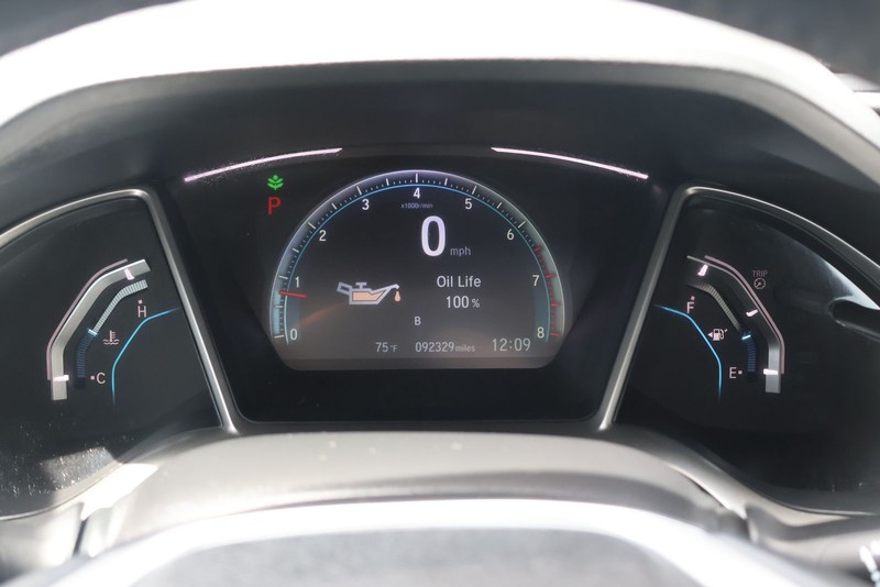 Honda Civic Sedan Vehicle Full-screen Gallery Image 22