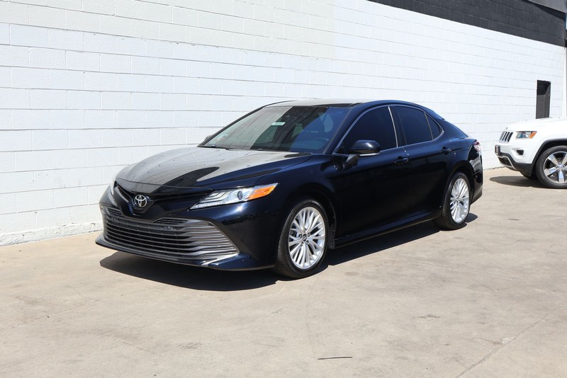 Toyota Camry Vehicle Full-screen Gallery Image 11
