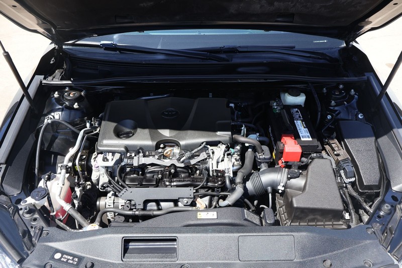 Toyota Camry Vehicle Full-screen Gallery Image 12