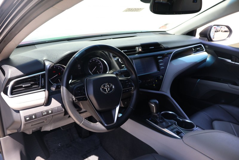 Toyota Camry Vehicle Full-screen Gallery Image 15