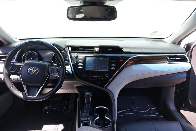 Toyota Camry Vehicle Full-screen Gallery Image 22