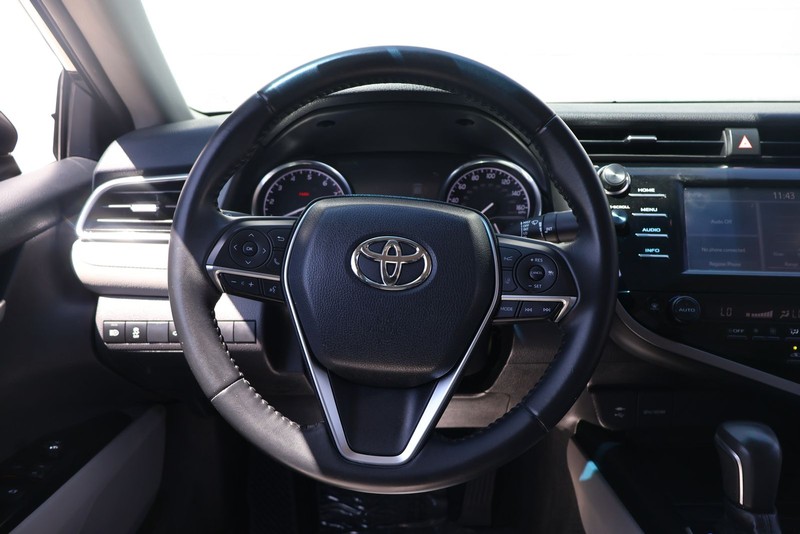 Toyota Camry Vehicle Full-screen Gallery Image 24