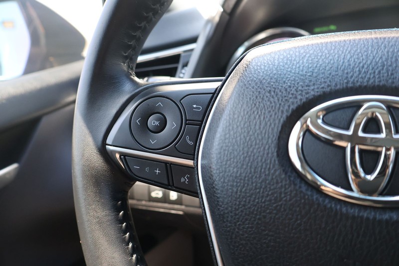 Toyota Camry Vehicle Full-screen Gallery Image 25