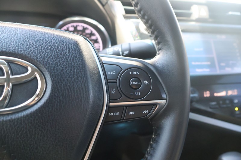 Toyota Camry Vehicle Full-screen Gallery Image 26