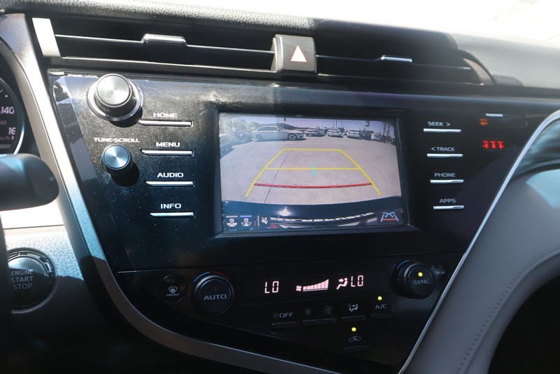 Toyota Camry Vehicle Full-screen Gallery Image 29