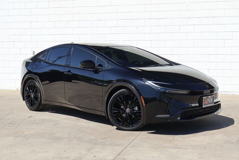 Toyota Prius Vehicle Full-screen Gallery Image 01