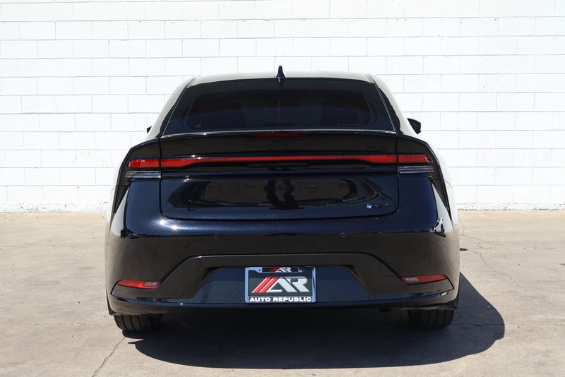 Toyota Prius Vehicle Full-screen Gallery Image 06