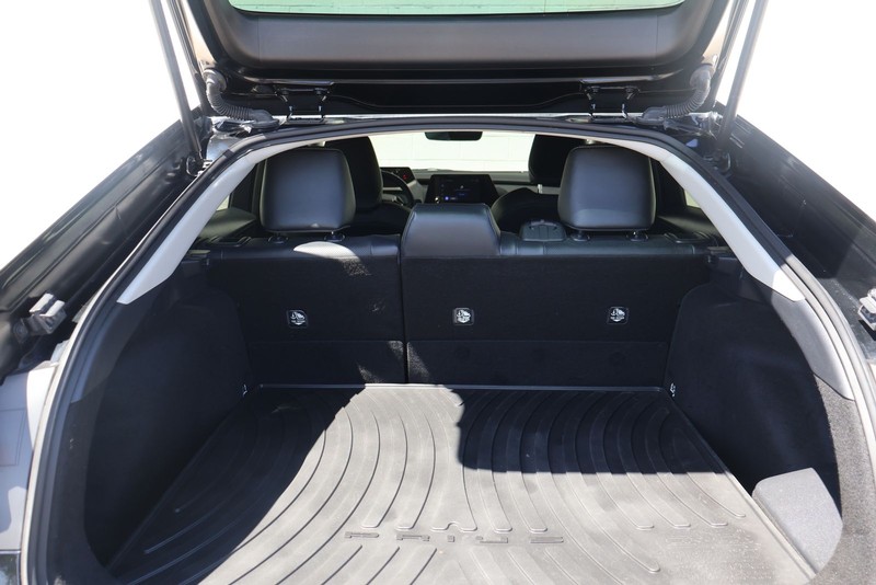 Toyota Prius Vehicle Full-screen Gallery Image 08