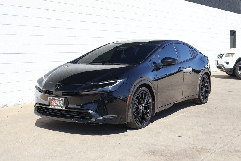 Toyota Prius Vehicle Full-screen Gallery Image 11