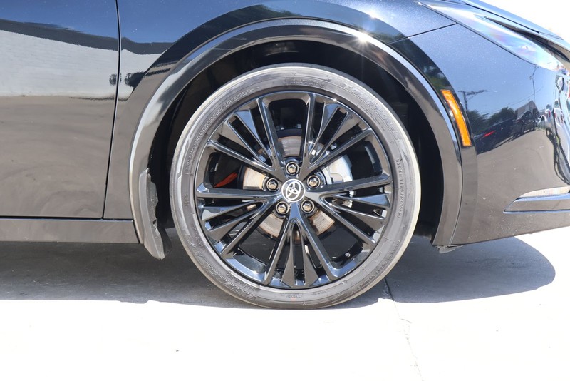 Toyota Prius Vehicle Full-screen Gallery Image 13