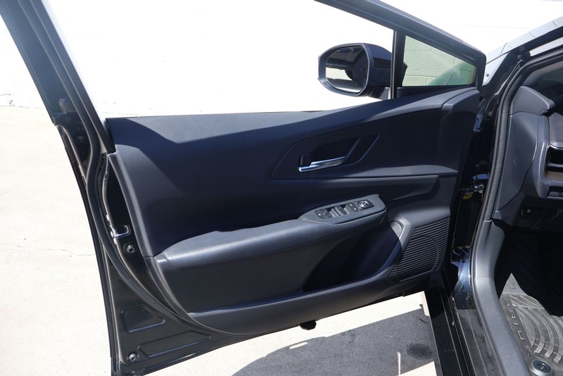 Toyota Prius Vehicle Full-screen Gallery Image 14