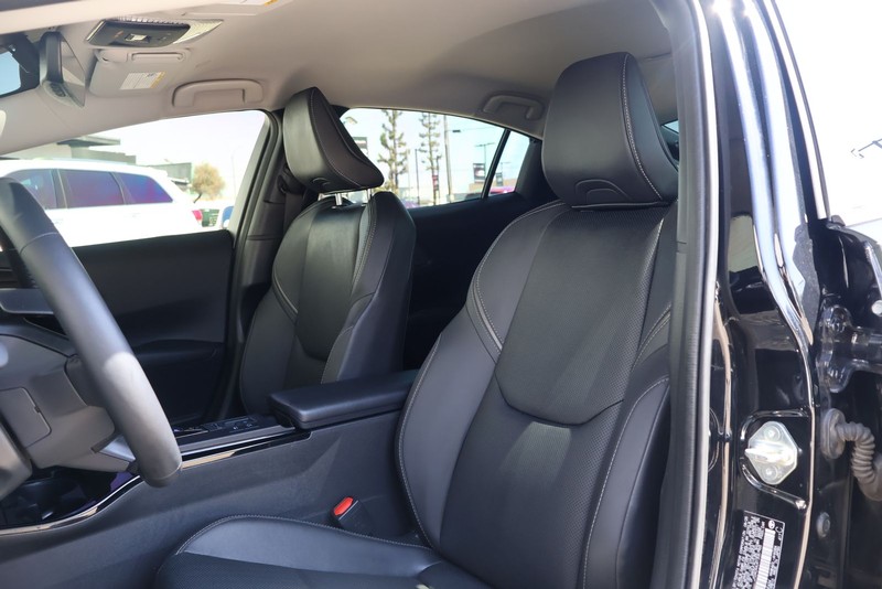 Toyota Prius Vehicle Full-screen Gallery Image 16