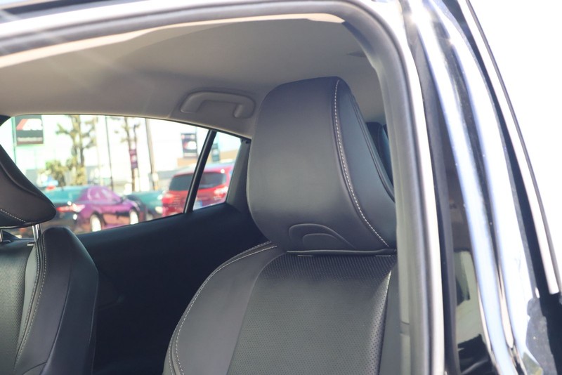 Toyota Prius Vehicle Full-screen Gallery Image 17