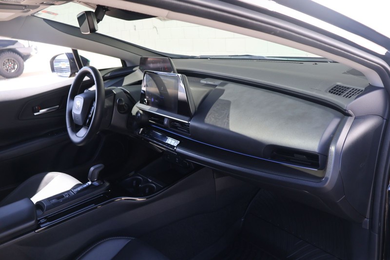 Toyota Prius Vehicle Full-screen Gallery Image 18