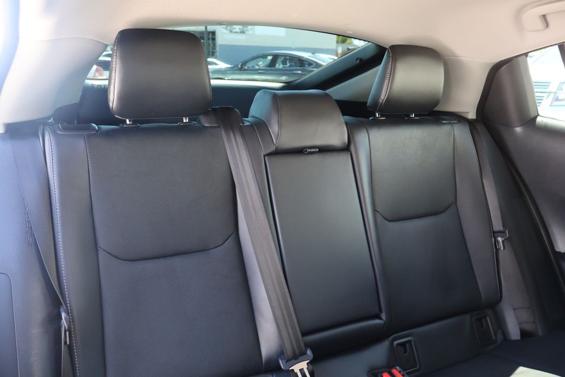 Toyota Prius Vehicle Full-screen Gallery Image 20