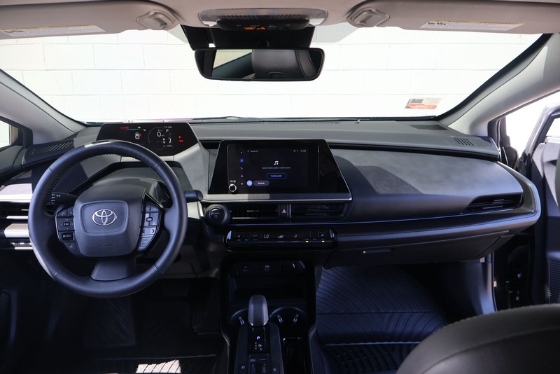 Toyota Prius Vehicle Full-screen Gallery Image 21