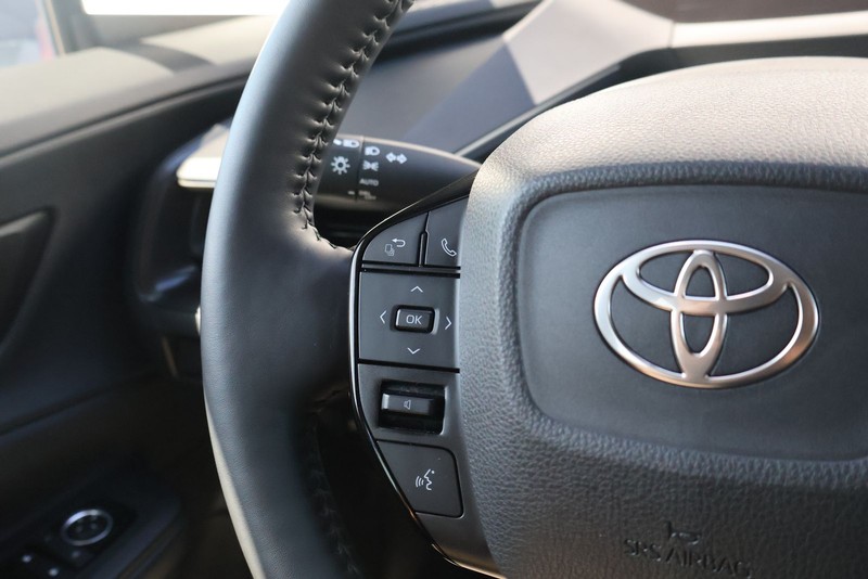 Toyota Prius Vehicle Full-screen Gallery Image 24