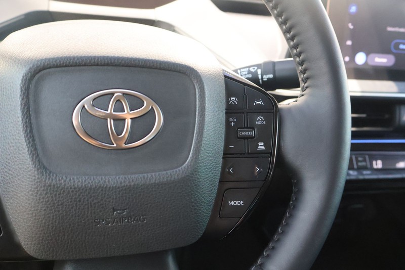 Toyota Prius Vehicle Full-screen Gallery Image 25