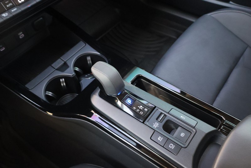 Toyota Prius Vehicle Full-screen Gallery Image 30