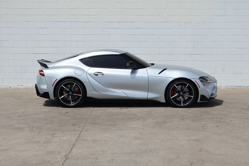 Toyota GR Supra Vehicle Full-screen Gallery Image 04