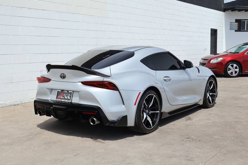 Toyota GR Supra Vehicle Full-screen Gallery Image 05