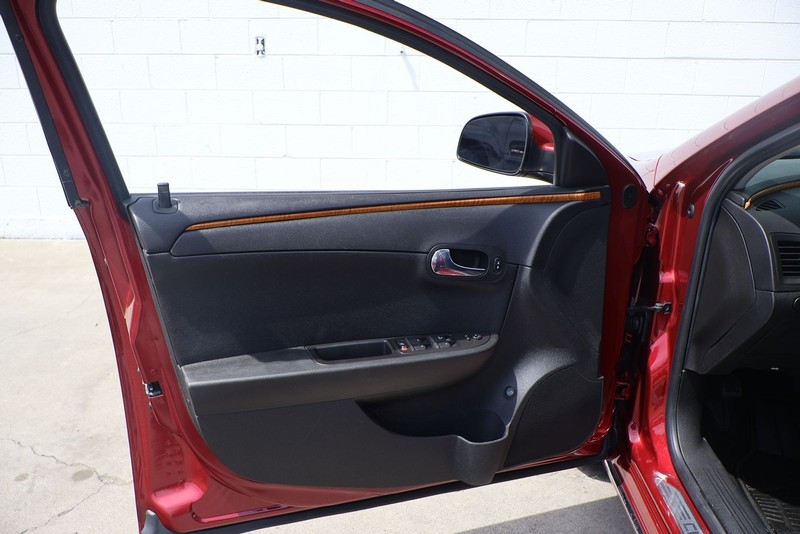 Chevrolet Malibu Vehicle Full-screen Gallery Image 13