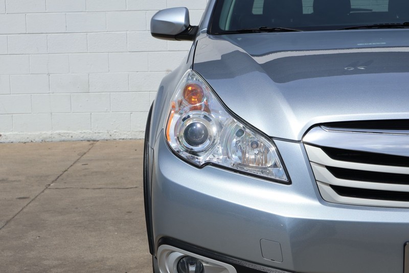 Subaru Outback Vehicle Full-screen Gallery Image 03