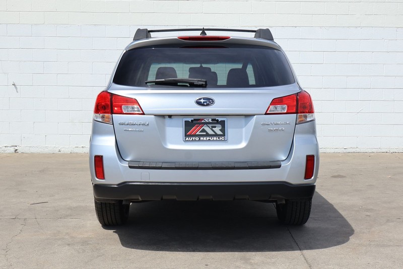 Subaru Outback Vehicle Full-screen Gallery Image 06