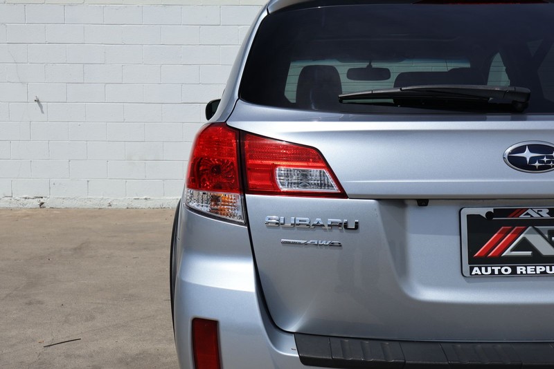 Subaru Outback Vehicle Full-screen Gallery Image 07