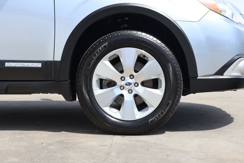 Subaru Outback Vehicle Full-screen Gallery Image 13