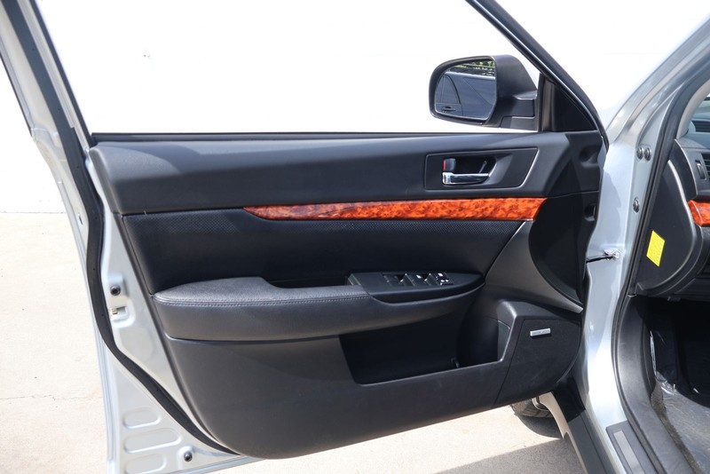 Subaru Outback Vehicle Full-screen Gallery Image 14