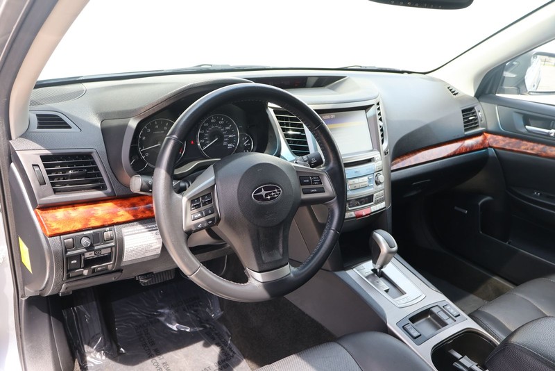Subaru Outback Vehicle Full-screen Gallery Image 16