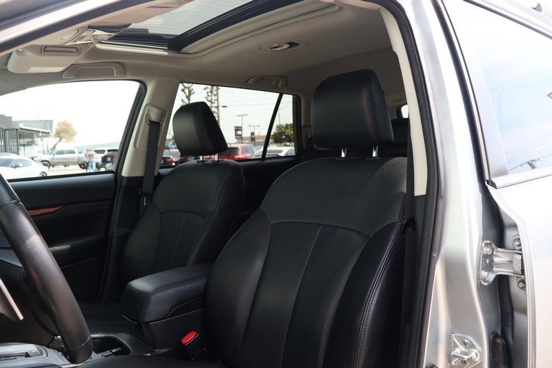 Subaru Outback Vehicle Full-screen Gallery Image 17