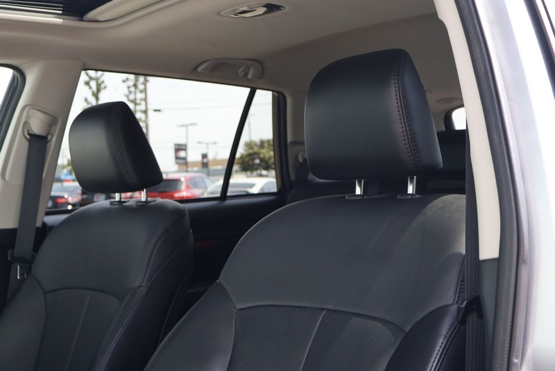 Subaru Outback Vehicle Full-screen Gallery Image 18