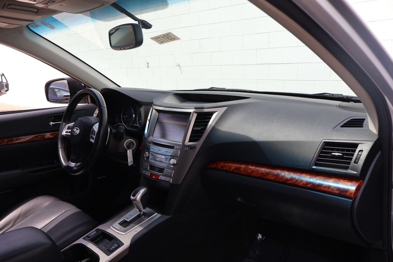 Subaru Outback Vehicle Full-screen Gallery Image 19