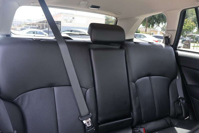 Subaru Outback Vehicle Full-screen Gallery Image 21