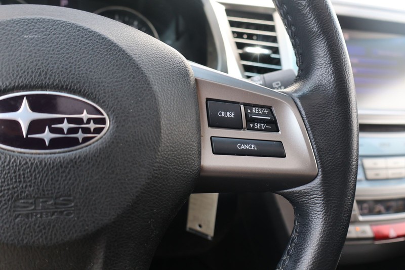 Subaru Outback Vehicle Full-screen Gallery Image 26