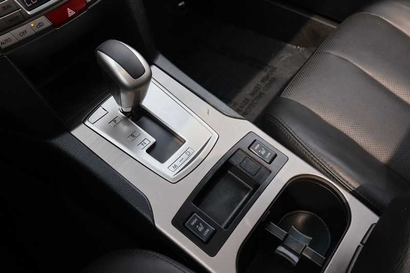 Subaru Outback Vehicle Full-screen Gallery Image 30